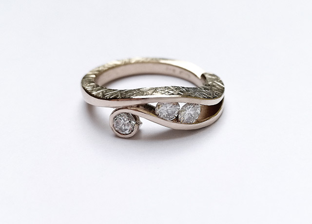 foto anello tre diamanti