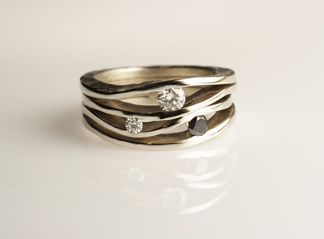 foto anello personalizzato diamanti neri