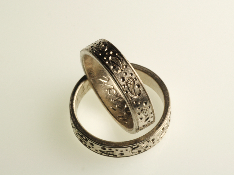 21- “Boteh”- Fedi in oro bianco incise a mano / “Boteh”- White gold rings engraved by hand