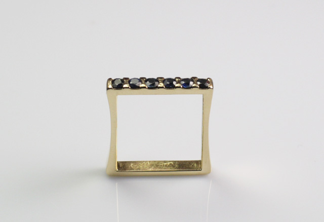 Anche gli anelli veretta, nella loro semplicità, possono essere personalizzati e dinamizzati.