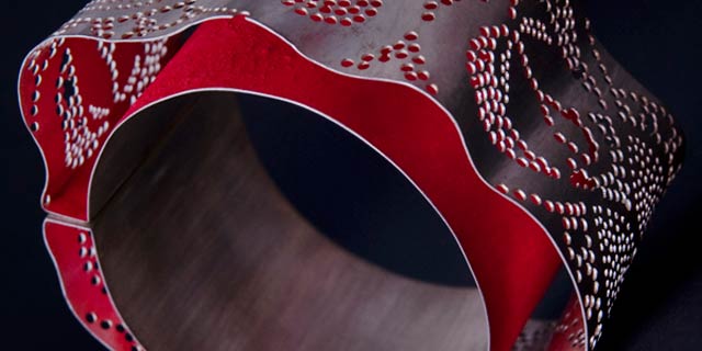 Il bracciale forato a mano, di Eva Franceschini, scelto per il catalogo della mostra tenuta al MAD di New York.