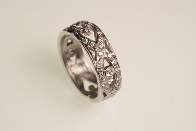 foto fede nuziale con diamanti