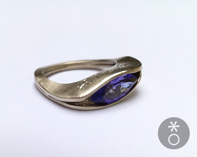 foto anello con tanzanite