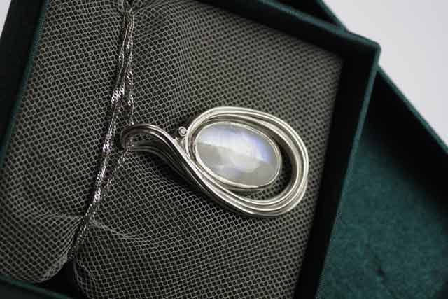 pendente in labradorite fatto a mano foto Il pendente in labradorite fatto a mano, creato per Roberta.