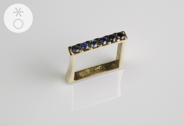 foto veretta con zaffiri veretta-quadrata