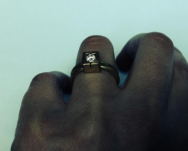 foto anello ispirato a Le Corbusier