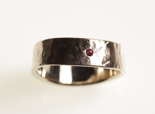 foto anello curvo e battuto