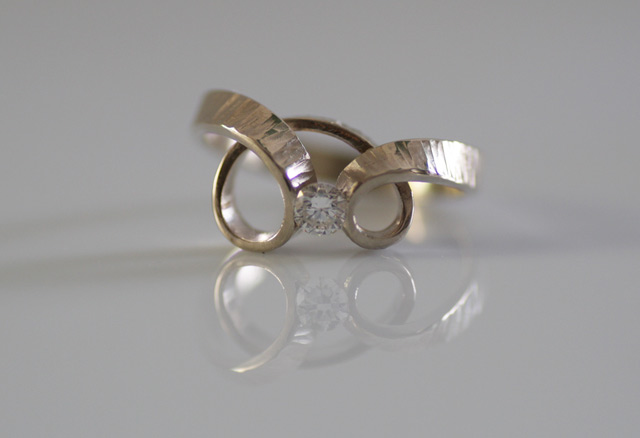 foto anello a cuore battuto