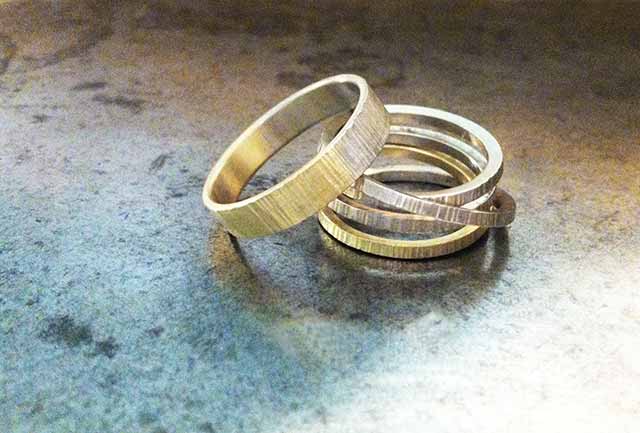 foto fedi intrecciate oro