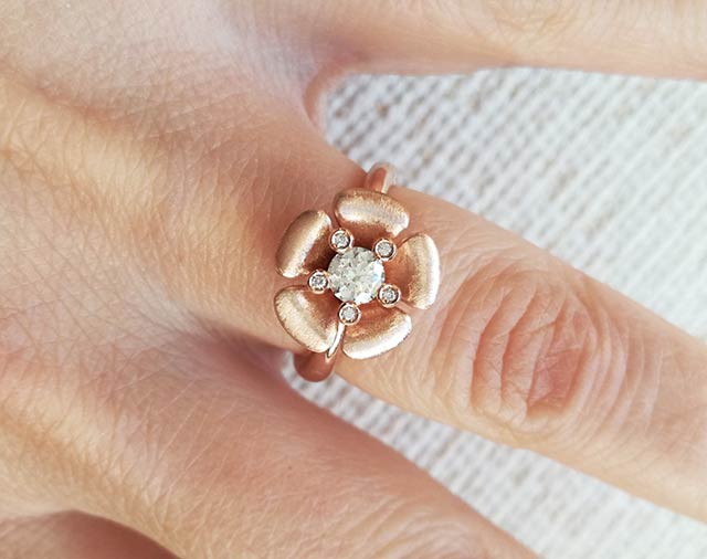 foto anello unico e prezioso