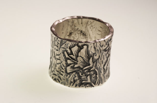 foto colorazione nera sull'oro colorazione nera sull'oro