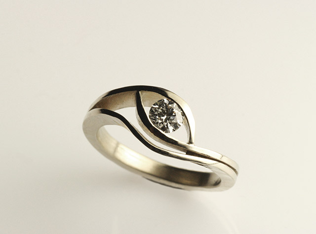 foto anello di fidanzamento vegetale