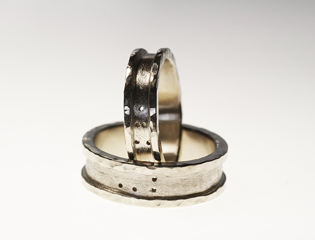 foto anelli con iniziali