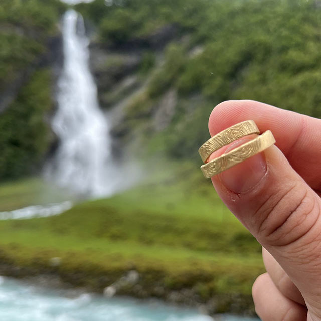 foto fedi con impronta digitale