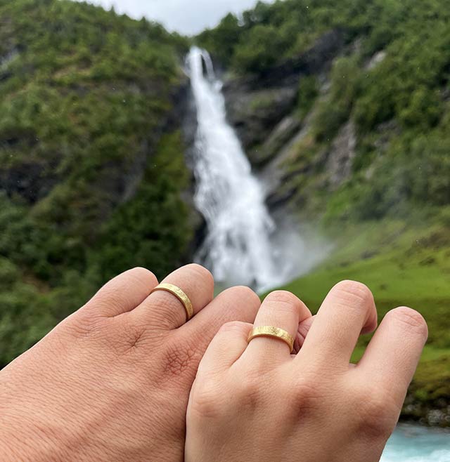 foto fedi oro giallo con impronta