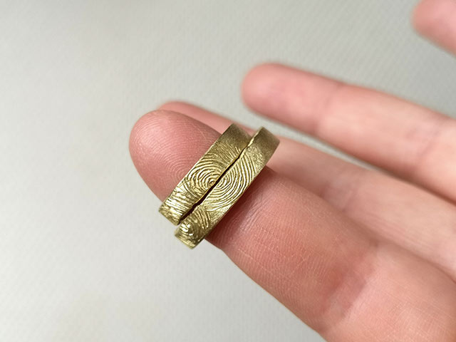 foto Fedi in oro etico con impronta