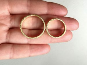 Fedi in oro etico con impronta